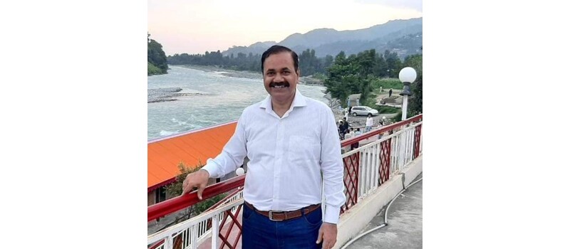 SENIOR JOURNALIST