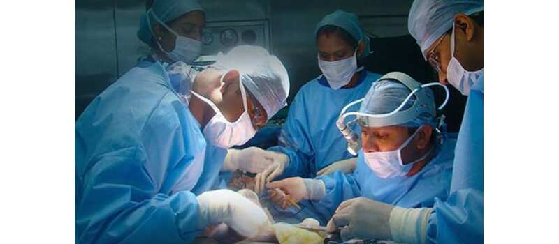 female Dr Surgery france america