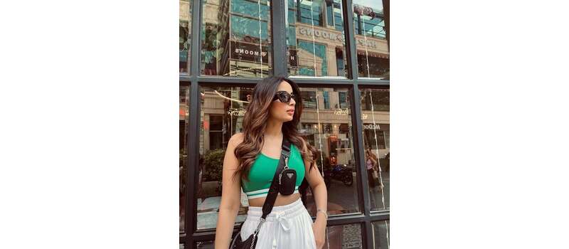 saboor aly bold pic