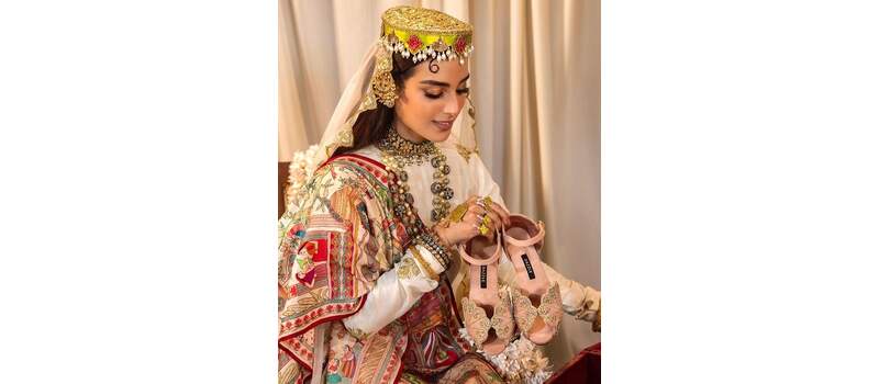 iqra azeez stun with new pictures