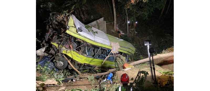 17 people killed in Philippines bus crash