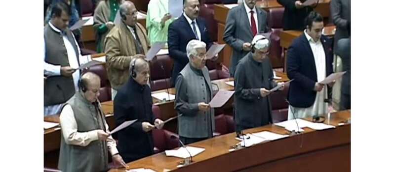 Bottle hurled at Nawaz Sharif during NA session