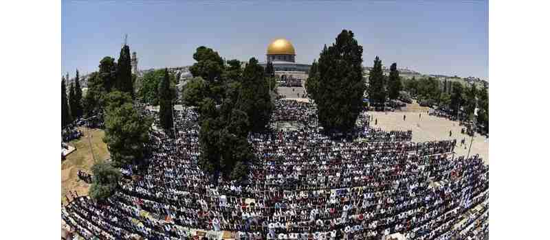 ایک لاکھ سے زائد فلسطینیوں نے مسجد اقصیٰ میں نماز جمعہ ادا کی۔, masjid aqsa, worshippers, palestine, friday prayer